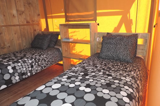 Segundo dormitorio con 2 camas individuales (80x200cm) y trastero.